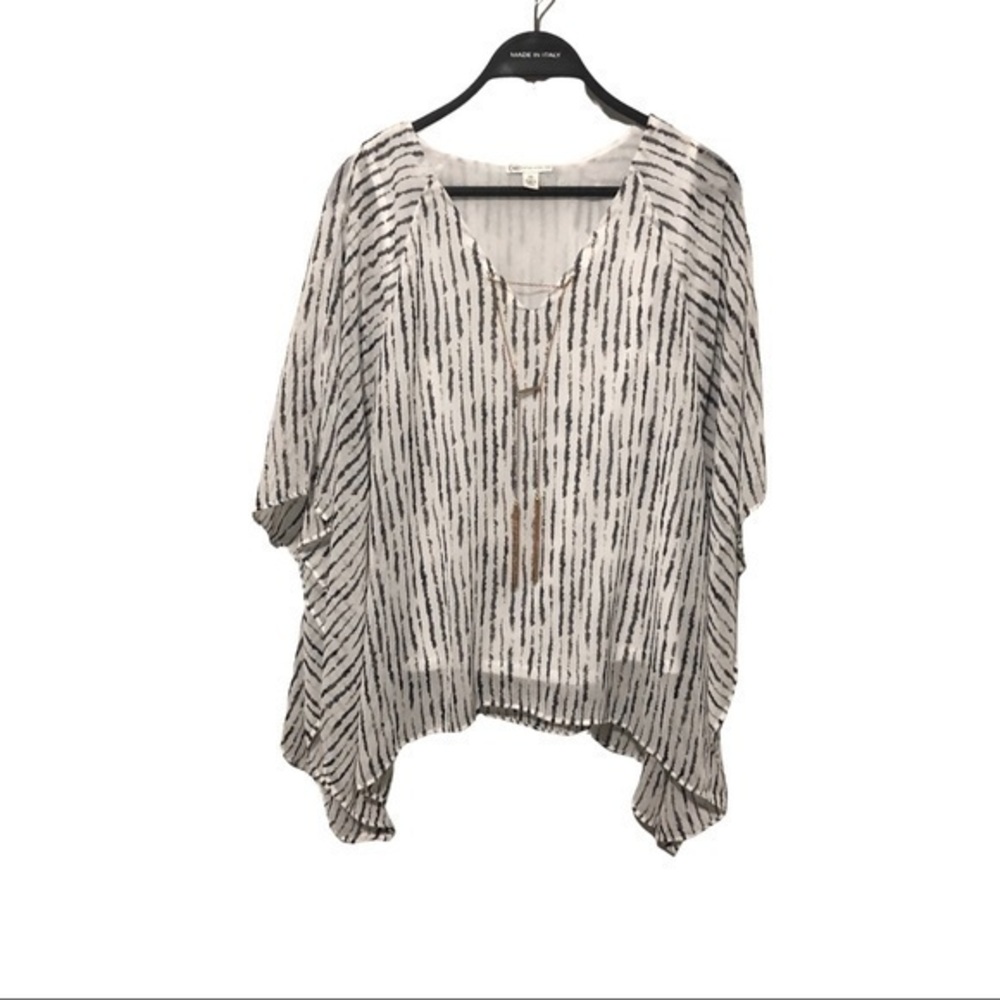 Cato Stingray blouse with necklace
